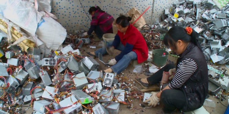 China: The electronic wastebasket of the world - CNN.com