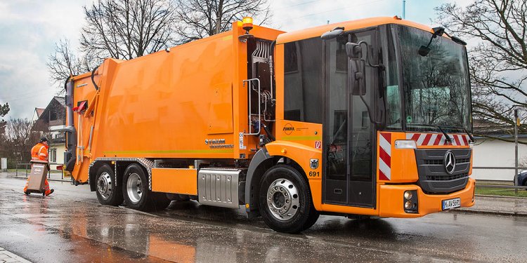 Econic waste disposal vehicle with more payload - RoadStars