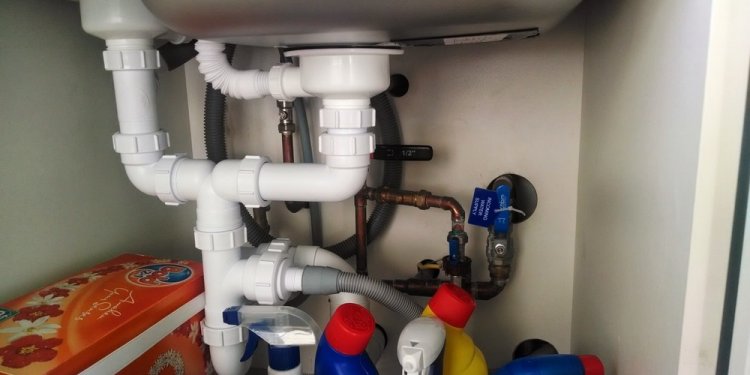 Fitting a garbage waste disposal unit under sink - Plumbing job in