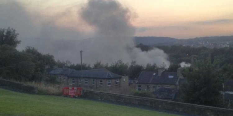 Huddersfield waste site fire could pollute River Holme - BBC News